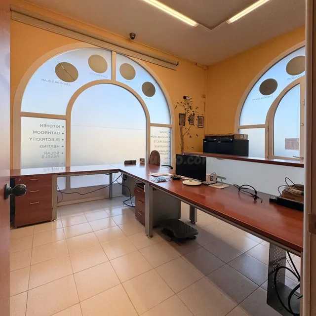 LOCAL COMERCIAL EN PLENA NACIONAL