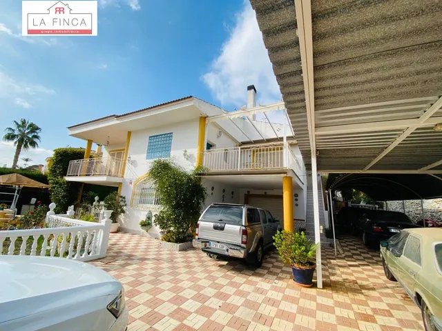 Gran Casa Independiente con piscina y zonas ajardinadas. — 14