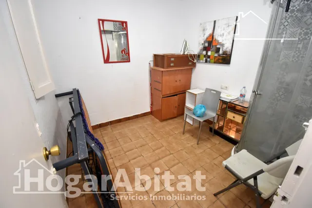 AMPLIA CASA PARA REFORMAR CON 7 DORMITORIOS EN EL CENTRO — 9