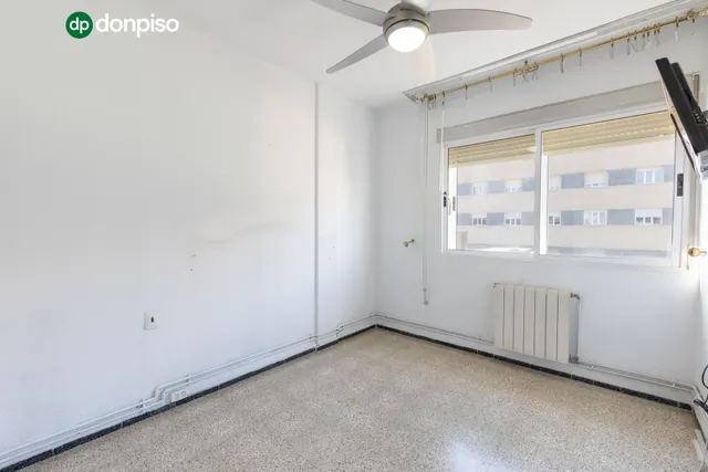 Estupendo piso  en la última planta en calle doctor azpitarte — 13