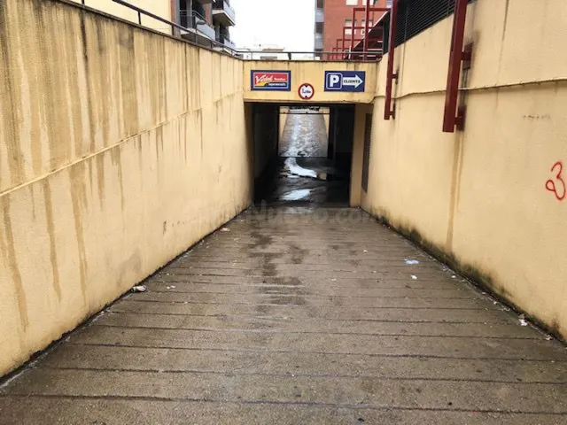 PARKING PARA MOTO EN EDIFICIO LA ILLA DE AMPOSTA - foto 2