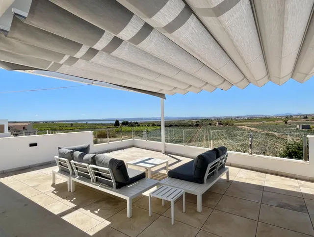 SE VENDE VILLA INDEPENDIENTE EN GUARDAMAR DEL SEGURA, 3 habitaciones Y 3 ASEOS — 49