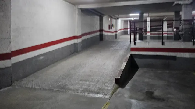 PLAZA DE PARKING AL LADO DE LA AVENIDA CALLE AZORIN — 8