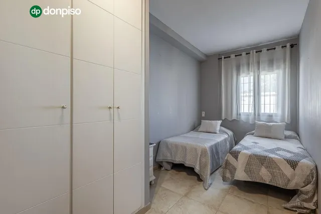 Chalet independiente con pozo propio y placas solares — 26