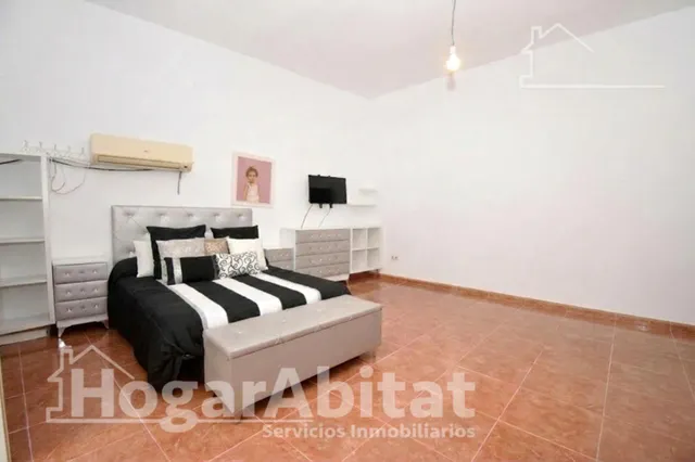 Gran patio privado y excelente ubicación en esta amplia planta baja en El Cabanyal — 14