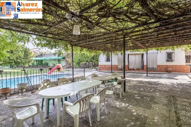 Espectacular Chalet en Ogijares - Ideal para Familias — 2