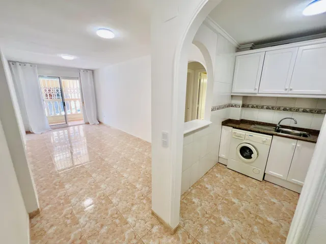 Fabuloso apartamento semi reformado con piscina comunitaria a unos pasos del colegio — 18