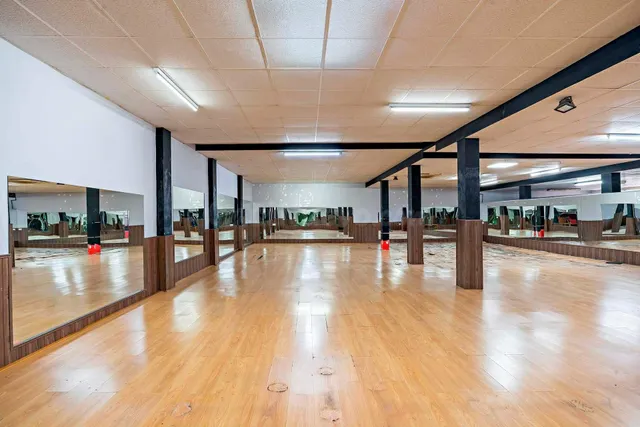 Local comercial 300m² en venta - Ejido sur — 9