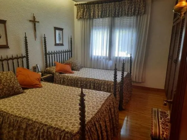 Magnifico chalet cercano al casco urbano — 33
