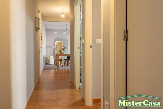 EXCLUSIVA. Piso zona sur VPO . 3 dormitorios , 2 baños , terraza . Plaza de garaje y trastero . — 28