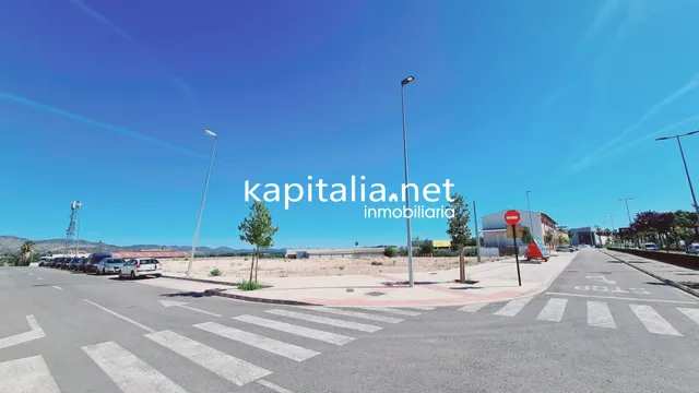 Solar industrial en primera linea de carretera a la venta en Ontinyent. — 3