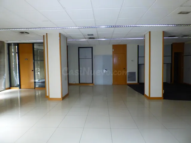 Local comercial esquinero en la zona de Poble Nou — 4