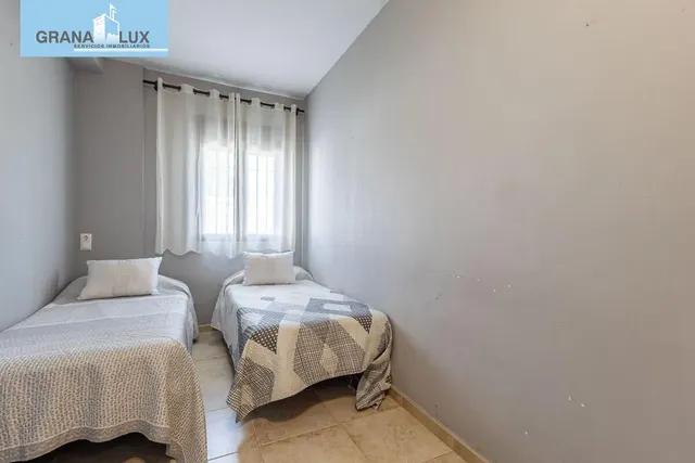 Chalet independiente con pozo propio y placas solares — 27