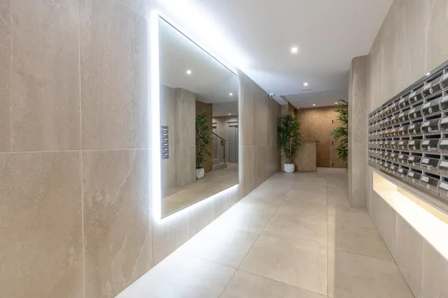 Piso con terraza y gran potencial junto a Camino de Ronda — 28
