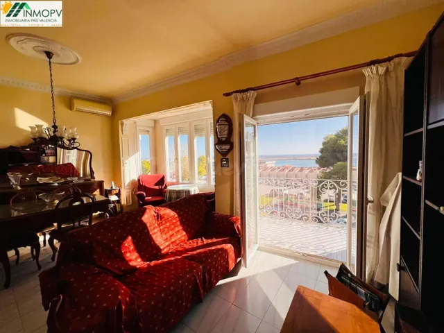 AMPLIA Y BONITA VIVIENDA DE 4 DORMITORIOS EN FRENTE DEL MAR! - foto 4