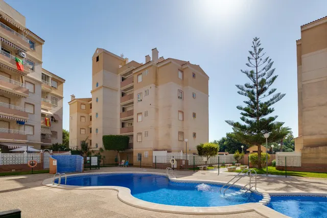 Apartamento de dos dormitorios en residencial con piscina comunitaria — 29