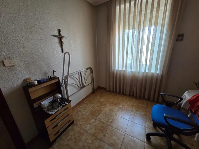 SE VENDE CASA EN VALENCIA DE DON JUAN, 2 PLANTAS, 5 HAB., 2 COCINA, BAÑO, ASEO, PATIO, COCHERA. — 31