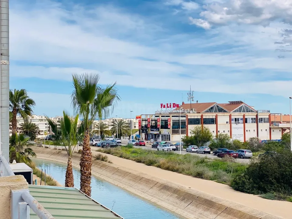Local comercial 81m² en venta - Villamartín-Las Filipinas