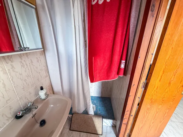 Amplio chalet pareado en El Chaparral — 4 dormitorios, 4 baños, piscina privada y gran parcela — 30