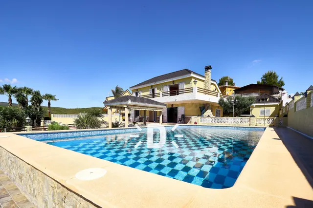 Chalet En Urbanización Altury - Turís