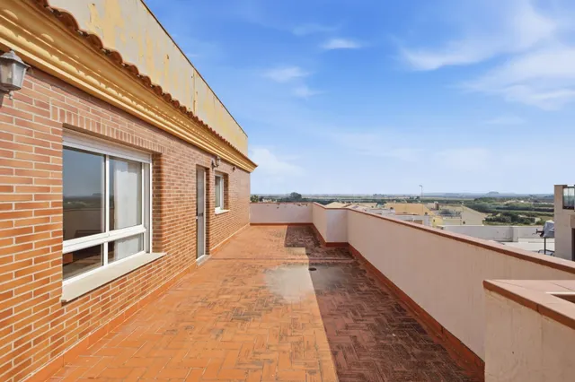 ¡Espectacular Ático Esquinero con Terraza de 30 m2 y Vistas  - foto 2