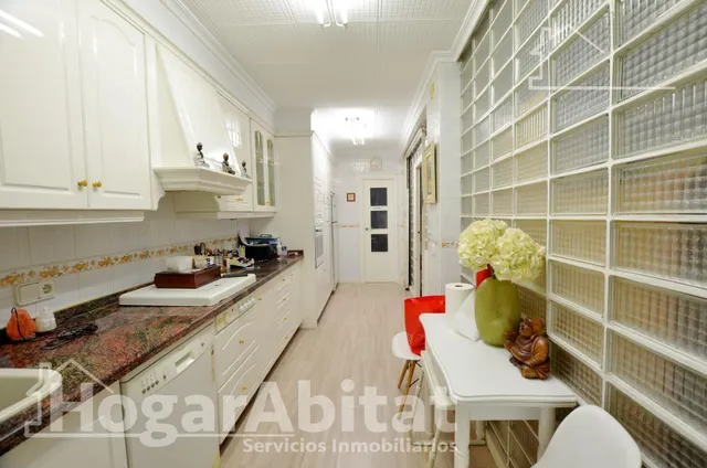 ¡EXCELENTE UBICACIÓN! AMPLIO Y TODO EXTERIOR CON GRAN TERRAZA — 8