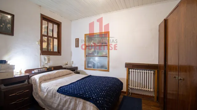 Casa de tres plantas con terraza y garaje amplio cerca del pazo de bentraces — 13