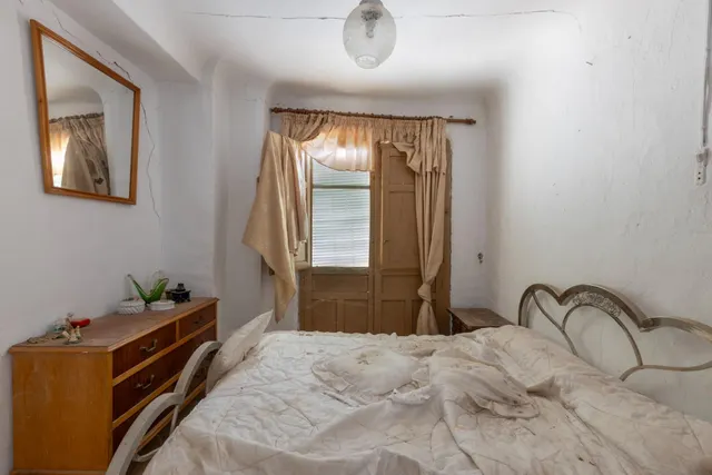 CASA PARA REFORMAR, MÁS TERRENO DE 250M2 — 21