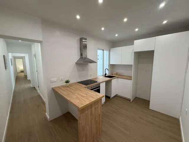 Vivienda totalmente reforma de tres habitaciones en el centr
