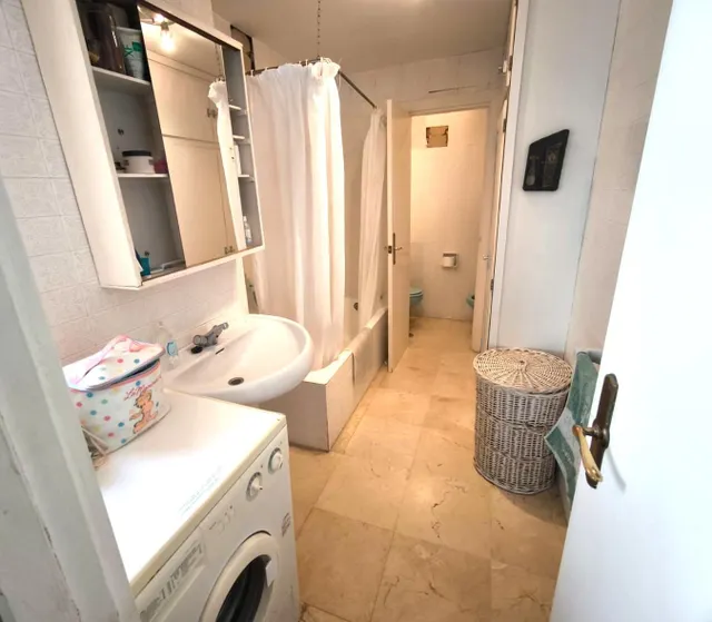 PRIMERA LÍNEA DE PLAYA. ZONA CENTRO DE FUENGIROLA. 3 DORMITORIOS. 2 BAÑOS. 1 ASEO — 22