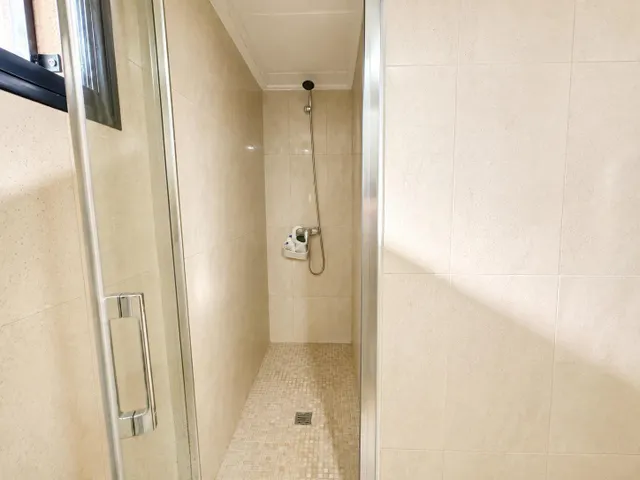Ático dúplex con vistas frontales al mar y amplio solárium en Guardamar del Segura — 27