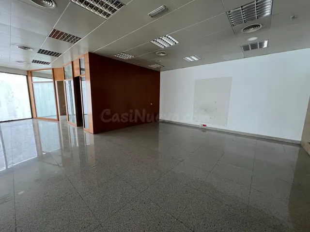 LOCAL COMERCIAL CON GRAN VISIBILIDAD - foto 4