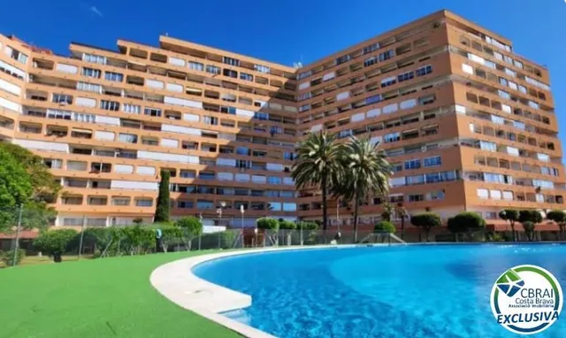 Bonito apartamento en Roses con piscinas comunitarias y vistas abiertas — 13