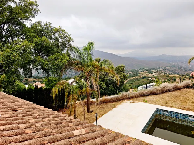 Villa semi reformada en la Mairena, 485m2 útiles, 3000m2 parcela, vistas abiertas a la montaña y mar al fondo — 35