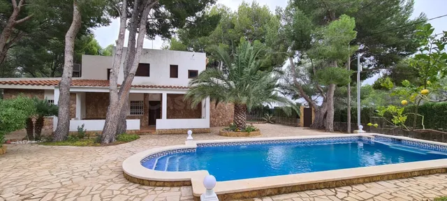 Exclusiva Villa de Lujo en Primera Línea de Mar junto a Cala - foto 2