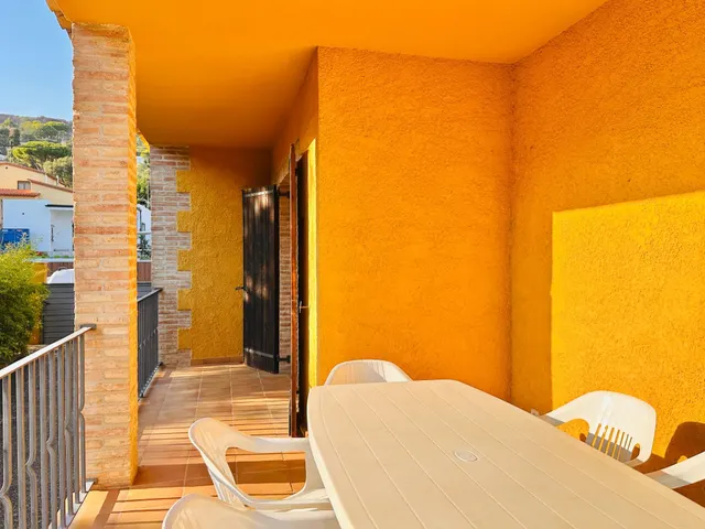 CALONGE: CHALET CON LICENCIA TURÍSTICA, GARAJE, JARDÍN Y PISCINA. ZONA MAS AMBRÓS - VIZC. CABANYES. — 16
