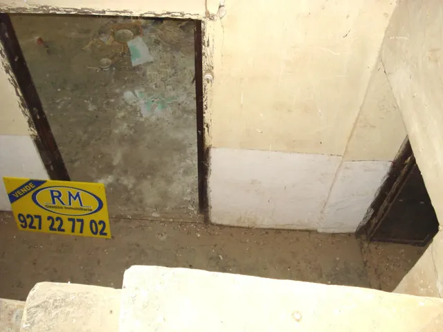 Se vende piso para reformar con Tejado Reformado — 11
