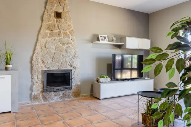 CHALET — 31