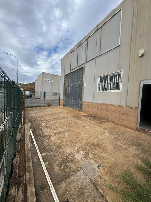 Nave industrial 704m² en alquiler - POLIGONO INDUSTRIAL FAIM