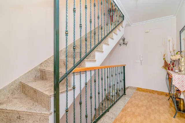 ÁTICO DUPLEX CON NEGOCIO EN PLENO RENDIMIENTO — 23