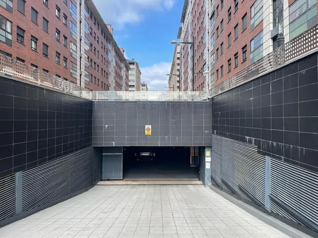 SE VENDE PLAZA DE GARAJE EN LA ROSALEDA — 2