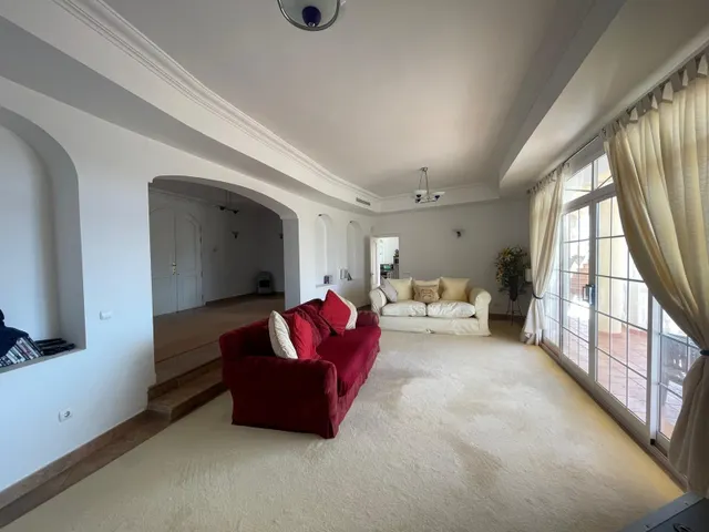 Exclusiva villa en Mijas Golf con vistas a la montaña y piscina privada — 11