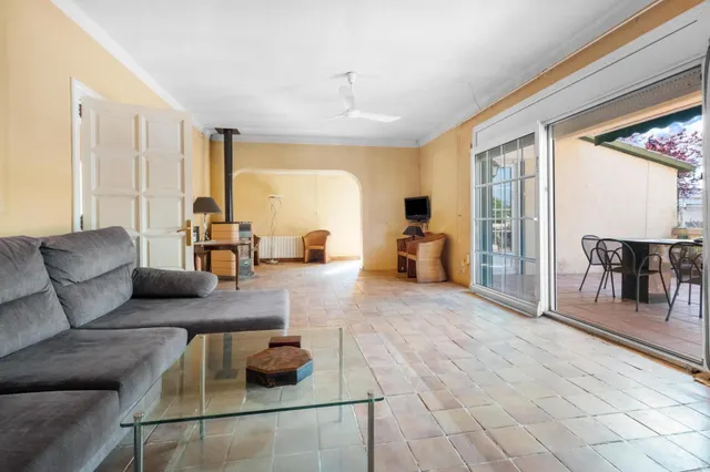 Villa con enorme jardín y piscina en pleno centro, a 5 minutos de la playa — 12