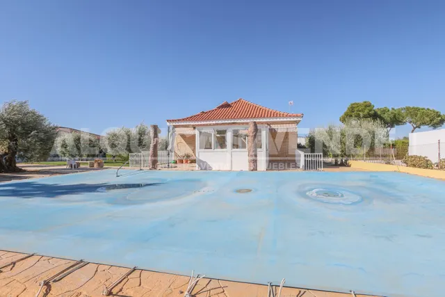 ¡Gran Oportunidad de Inversión! Parcela urbana de 2.400 m2 segregable en 3 parcelas de 800 m2 con chalet existente en Urb. Santa Genoveva — 7