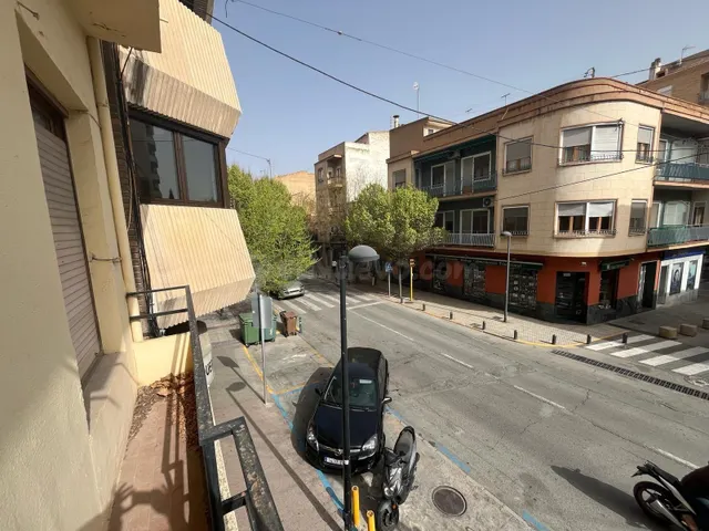 PISO CÉNTRICO DE CORREDERA  MUY AMPLIO. IDEAL PARA REFORMAR. TERRAZA ENORME — 3