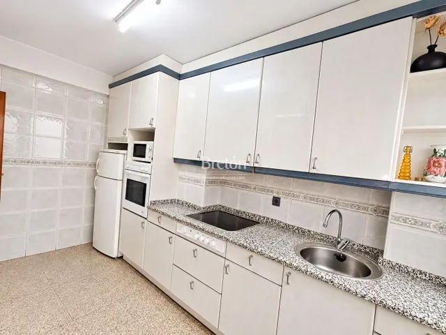 Amplia vivienda de 4 dormitorios con balcón en San Antonio María Claret — 28