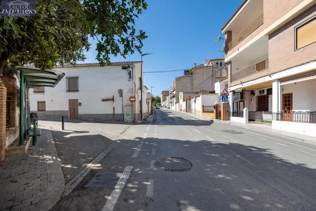 Local céntrico en la carretera de Granada-Gojar — 24