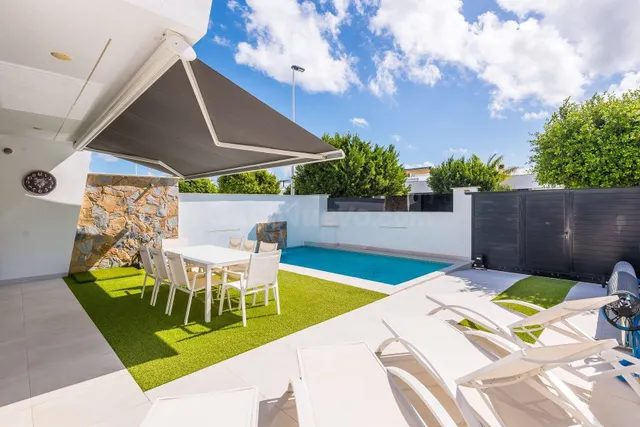 Villa de 4 dormitorios en San Pedro del Pinatar - foto 2