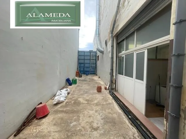 VERSATIL  EN POLIGONO DE ALBAL. — 28