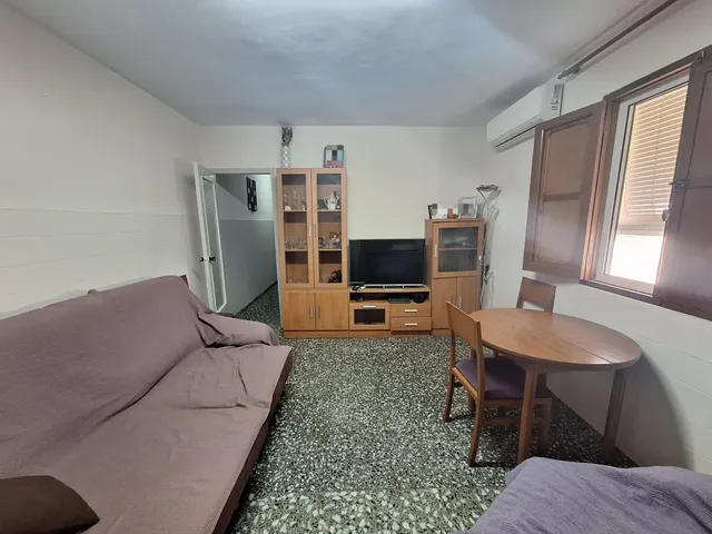 Amplia casa con 5 dormitorios, patio y planta baja ideal para garaje, negocio o proyecto — 24